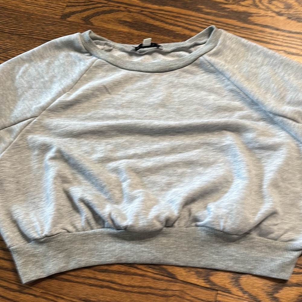 Gray Ruched Sleeve Crop Top - Picture 4 of 5